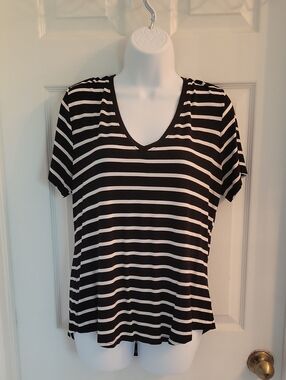 Old Navy Black & White Striped V-Neck Tee